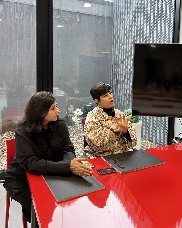 Le designer Pairi Daeza tengono una guest talk in aula.