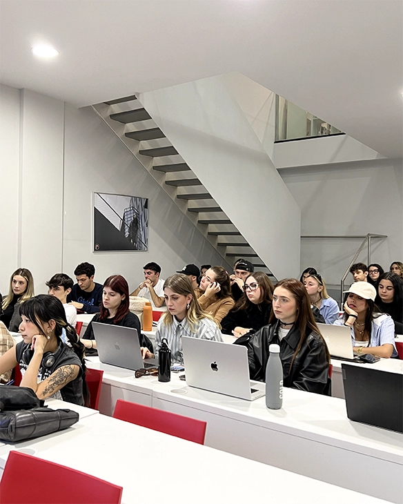 Studenti durante il career day di Basicnet.