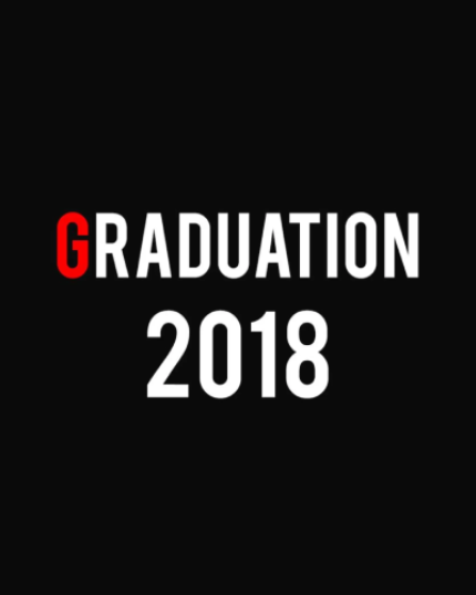 Foto con scritto Graduation 2028.