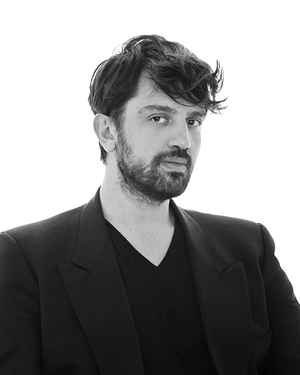 Ritratto del docente Riccardo Carrapa.
