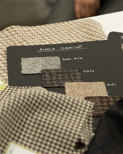 Dettaglio dei tessuti sostenibili di Vitale Barberis Canonico.