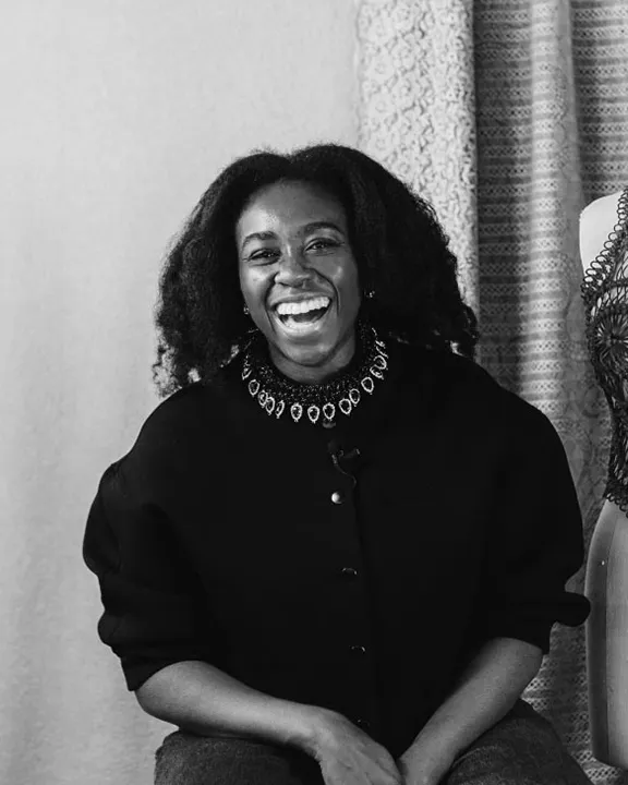 Beatrice Newman è designer e imprenditrice di moda, fondatrice del brand KORLEKIE e Head of Education di Beyond Form. Unisce artigianalità, storytelling e sviluppo strategico del brand.