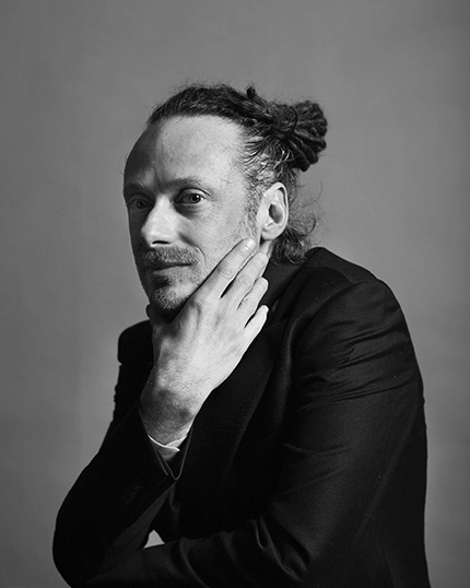 Ritratto del docente Gianluca Cantaro.